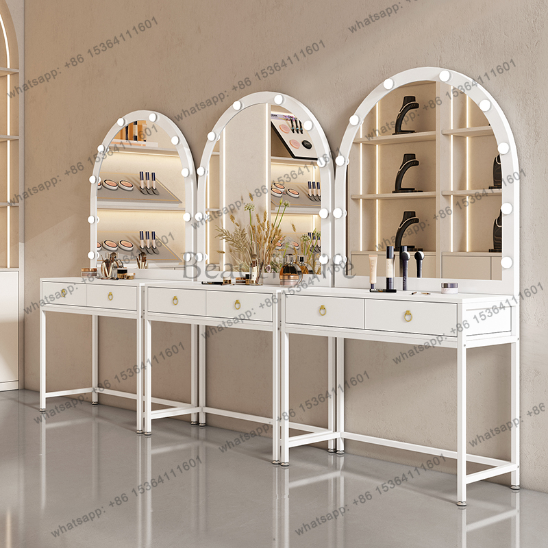 Beauty Makeup Training - Kaptafel met lamp, jurk, trouwwinkel, schoonheidssalon,
